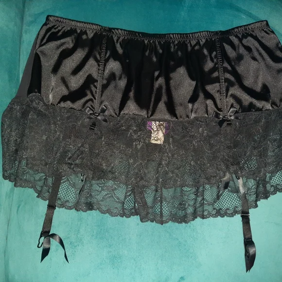 Cacique Black Chemise with Lace Trim - Picture 1 of 11